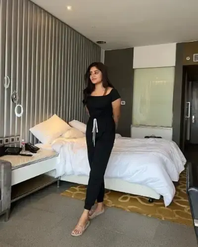 Call Girls Khar Road Cash On Delivery